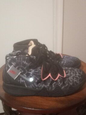 Nike Kyrie Hybrid S2 Basketball Athletic Sneaker Shoe Black CV0097-001 Size 6.5Y